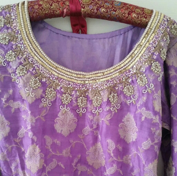 Traditional Pakistani shalwar kameez set - Picture 2 of 8